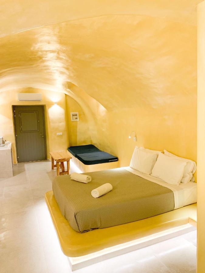 M Residence Santorini Johnnie Cave Fira  Exterior photo